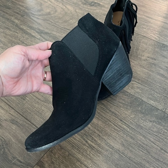 Coconuts by Matisse Fringe Boho Suede Bootie EUC - Picture 3 of 14